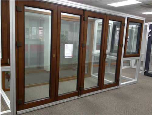 玻璃折叠门有哪些特点，如何选购玻璃折叠门?