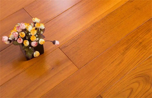 木地板出现潮湿的原因有哪些?